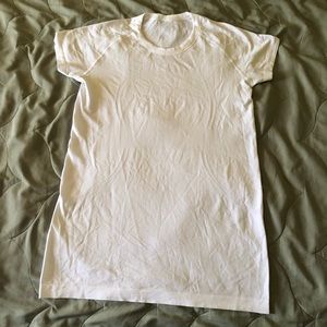 Lulu Lemon swifty short sleeve size 10